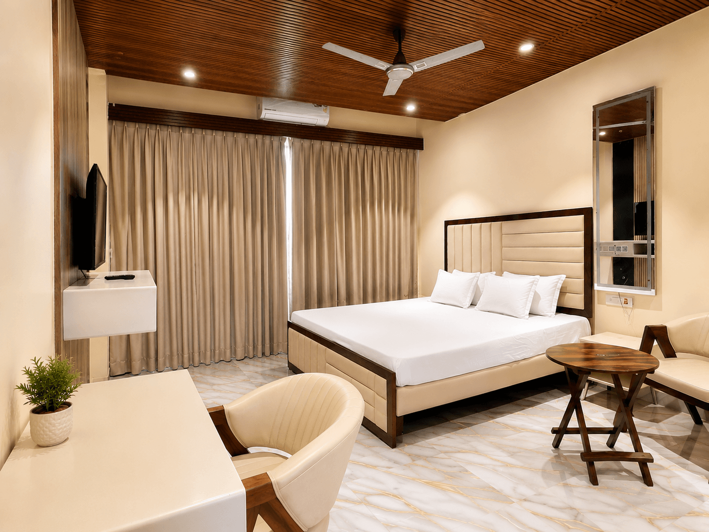 https://royalrajasthantravel.s3.amazonaws.com/public/property_photos/1790438093518-7293.png