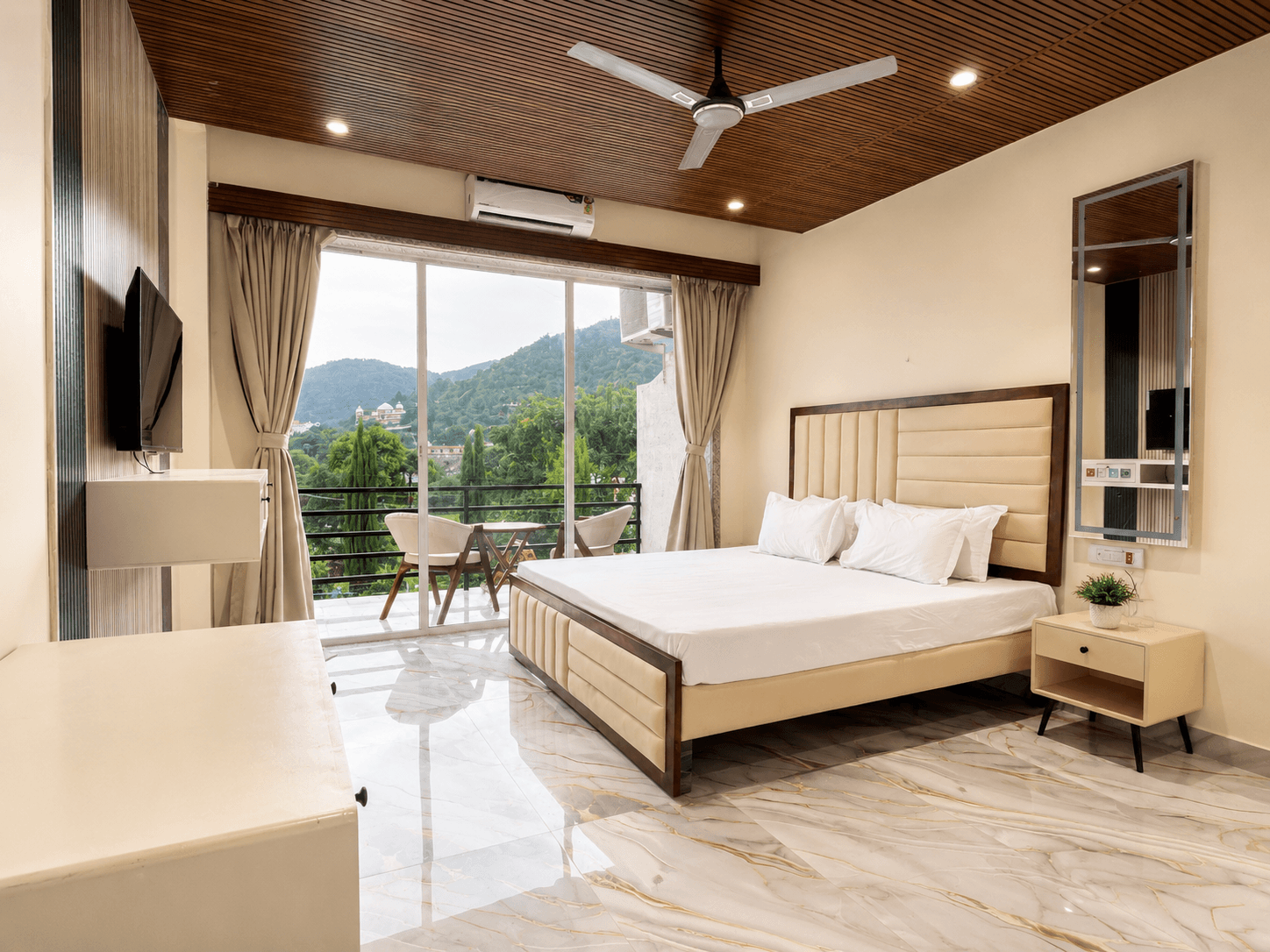https://royalrajasthantravel.s3.amazonaws.com/public/property_photos/1790438094465-6300.png