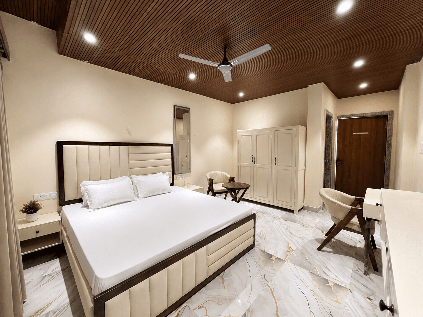 https://royalrajasthantravel.s3.amazonaws.com/public/property_photos/1790438096351-75.png