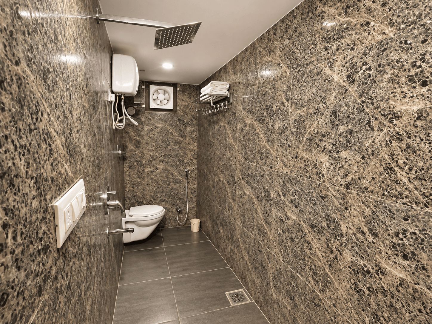 https://royalrajasthantravel.s3.amazonaws.com/public/property_photos/1790438150801-1797.png