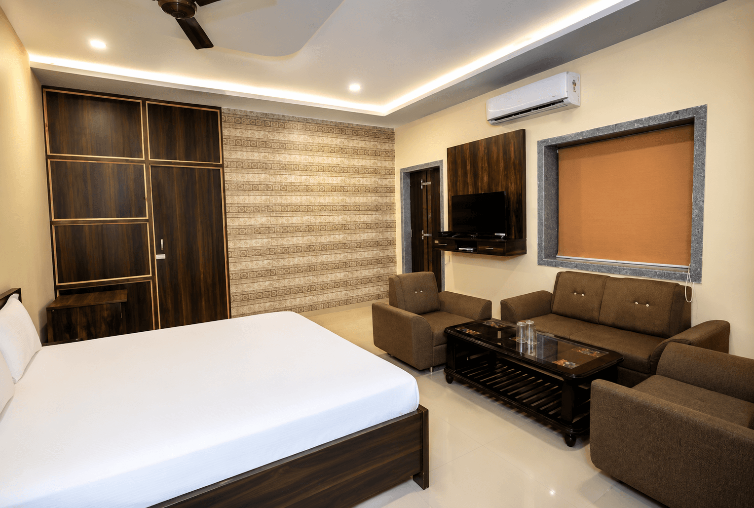 https://royalrajasthantravel.s3.amazonaws.com/public/property_photos/1790438237585-5442.png