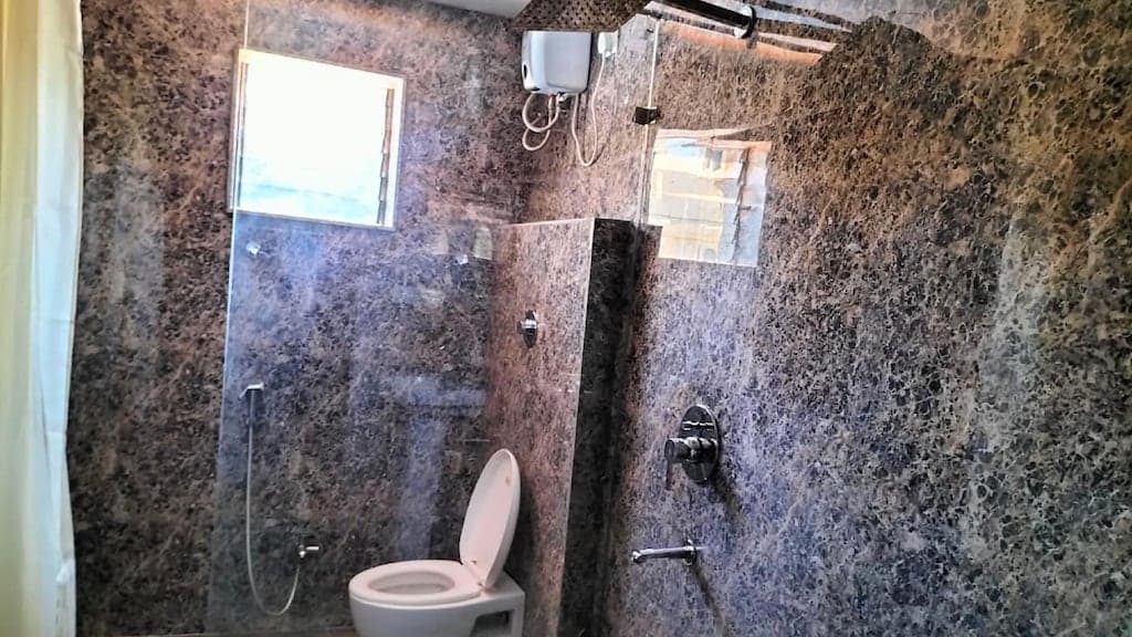 https://royalrajasthantravel.s3.amazonaws.com/public/property_photos/1790438238288-3193.jpg